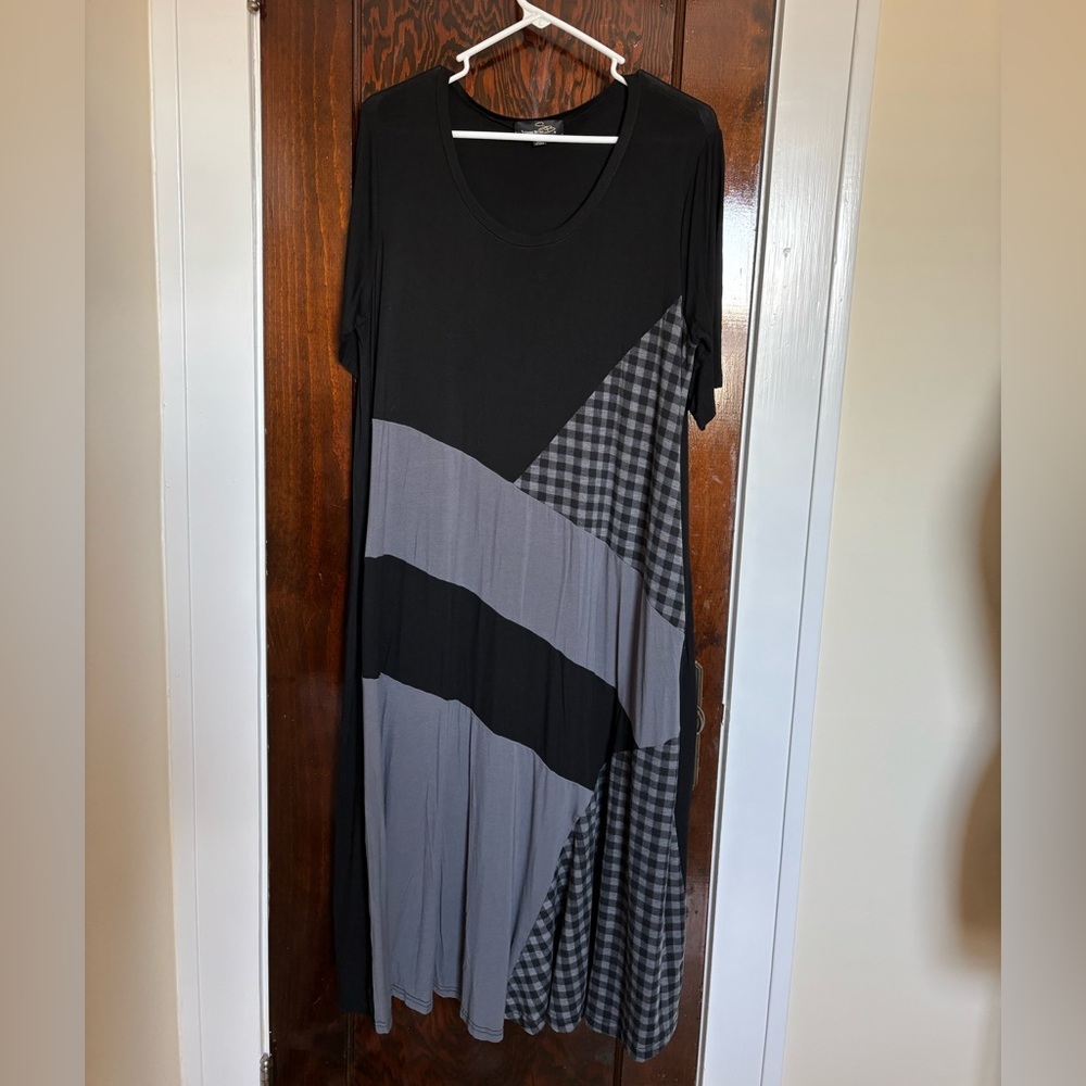 Suzanne Betro Black and Gray Asymmetrical Dress